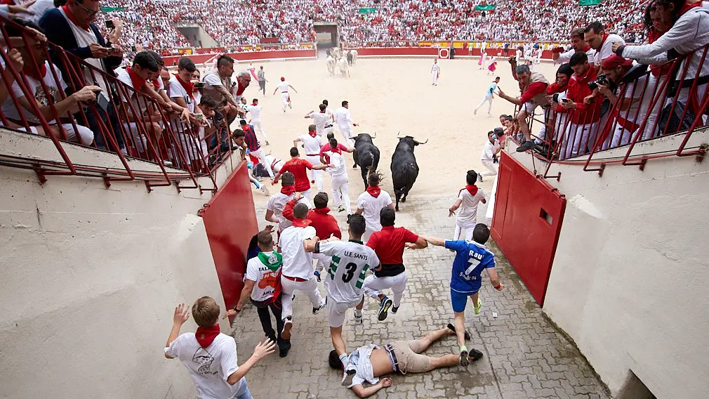 Primer encierro de los Sanfermines 2019 con toros del Puerto de San Lorenzo. IÑIGO ALZUGARAY