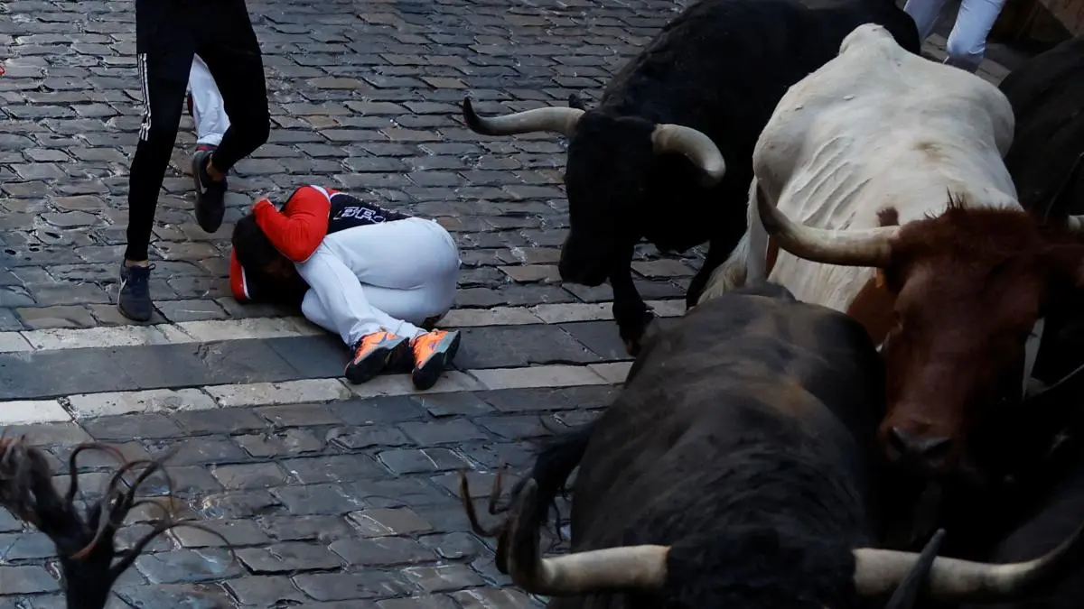 Los toros de Fuente Ymbro en la curva de Mercaderes. REUTERS. Juan Medina