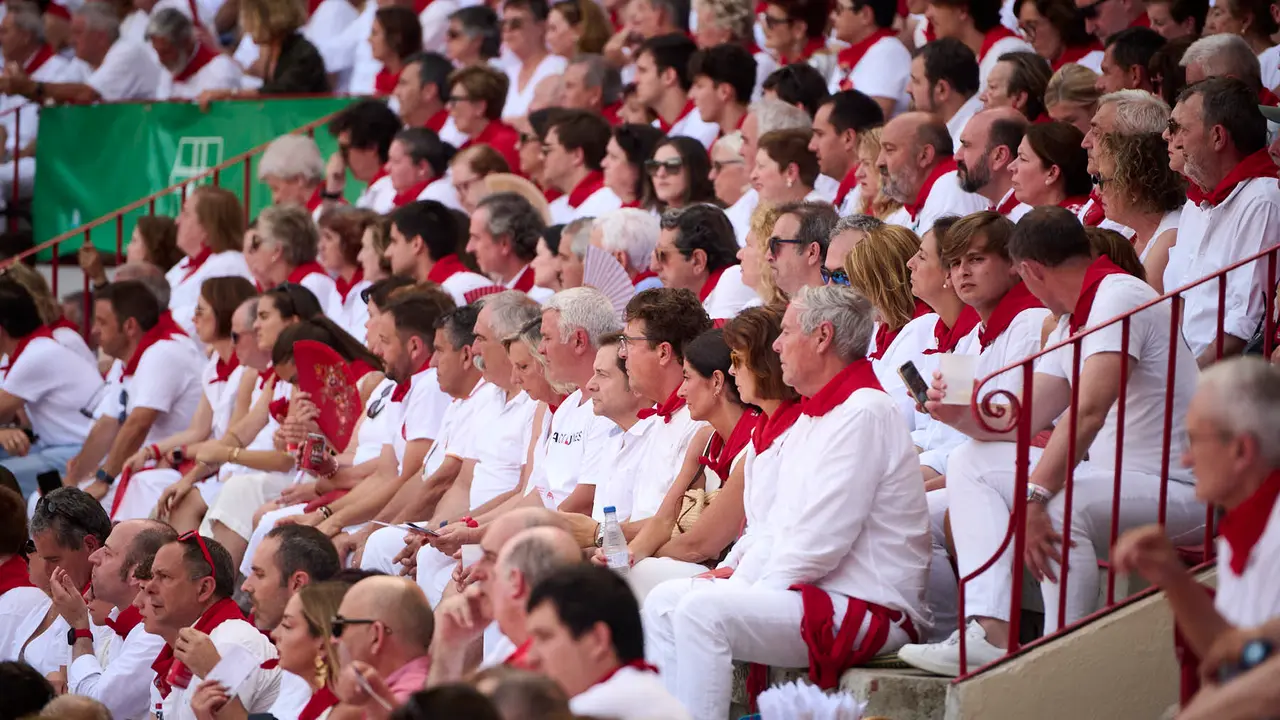 Ambiente durante la octava y última corrida de la Feria del Toro de San Fermín 2024 con toros de Miura para Antonio Ferrera, Manuel Escribano y Jesús Enrique Colomo. PABLO LASAOSA