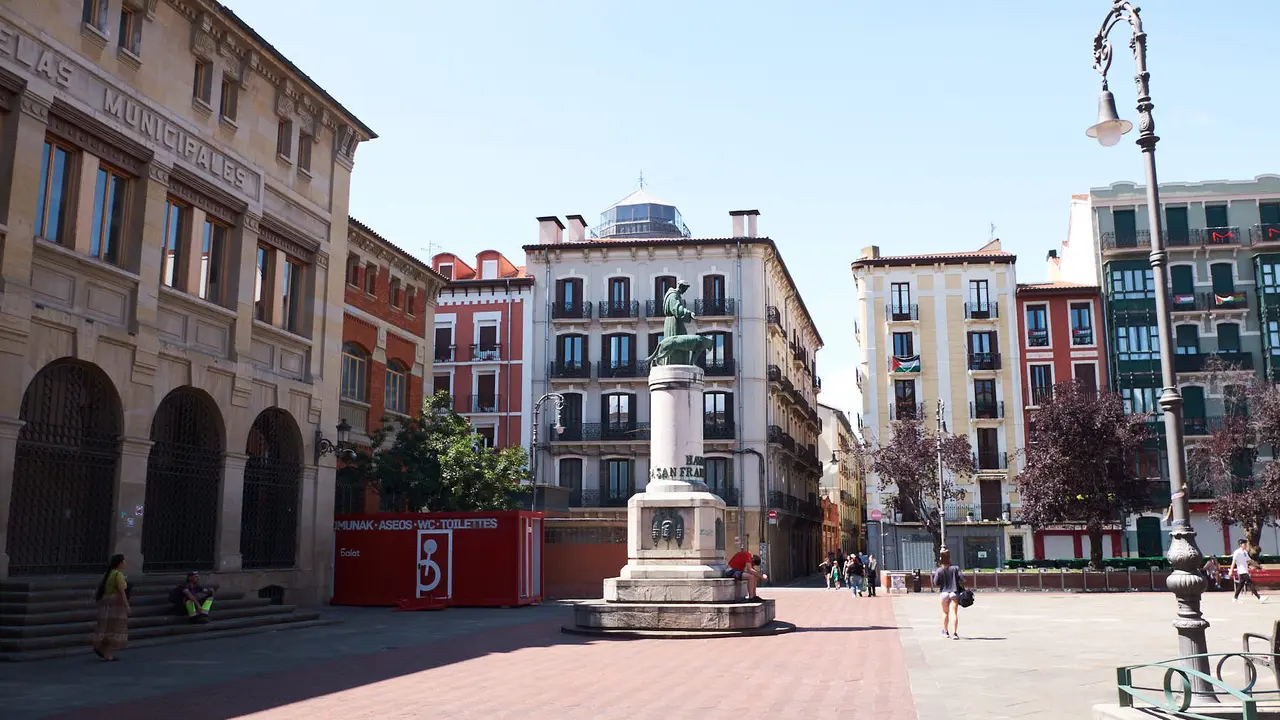 Tras los nueve días de las Fiestas de San Fermín 2024, Pamplona despierta y poco a poco sus calles y plazas comienzan a volver a la normalidad. IÑIGO ALZUGARAY