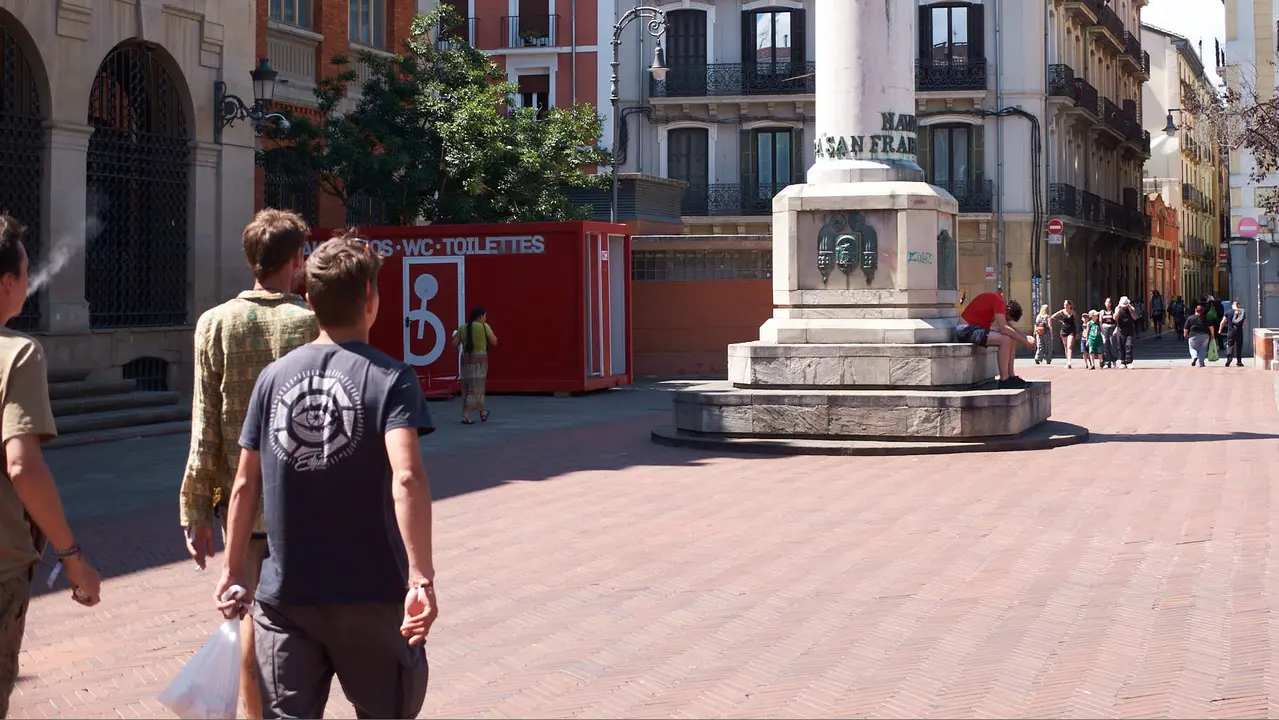 Tras los nueve días de las Fiestas de San Fermín 2024, Pamplona despierta y poco a poco sus calles y plazas comienzan a volver a la normalidad. IÑIGO ALZUGARAY